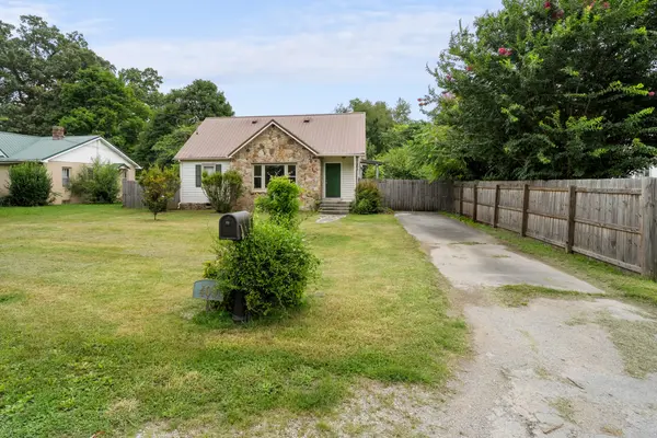 409 Cumberland St #W, Cowan, TN 37318