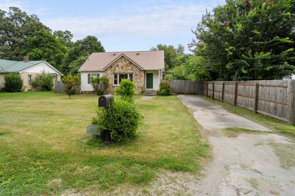 409 Cumberland St #W, Cowan, TN 37318