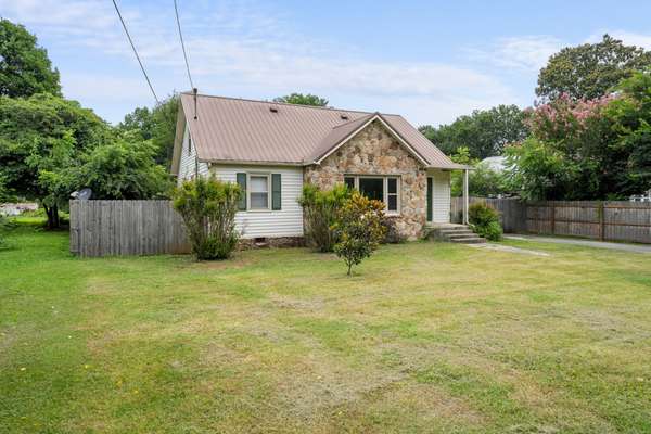 409 Cumberland St #W, Cowan, TN 37318