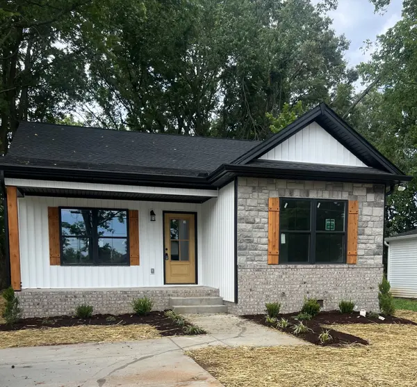 208 Strawberry St, Portland, TN 37148
