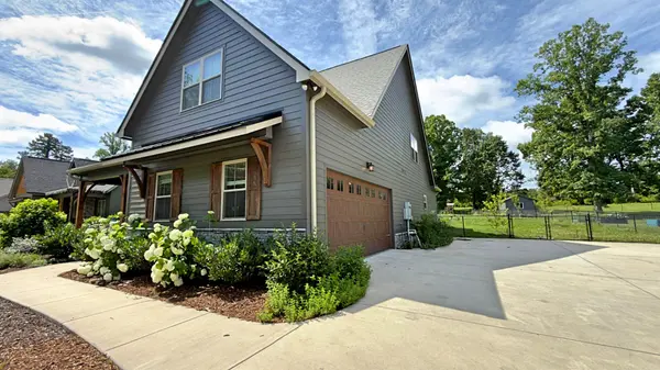 1924 Corral Rd, Signal Mountain, TN 37377