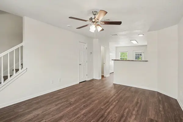 8058 Logan Dr, La Vergne, TN 37086