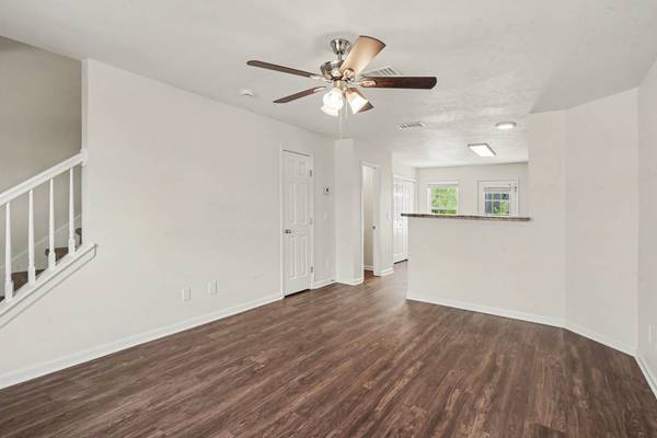 8058 Logan Dr, La Vergne, TN 37086