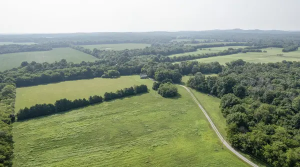 3008 Luke Moser Rd, Columbia, TN 38401