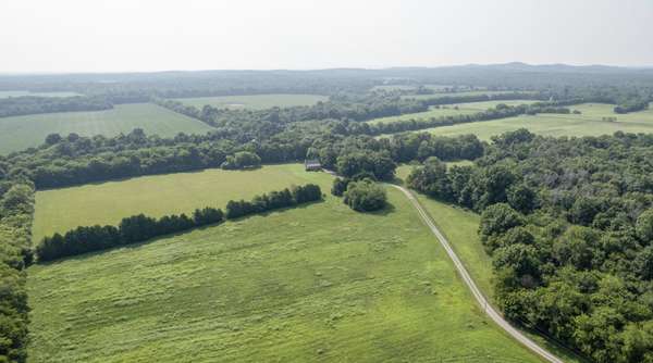 3008 Luke Moser Rd, Columbia, TN 38401