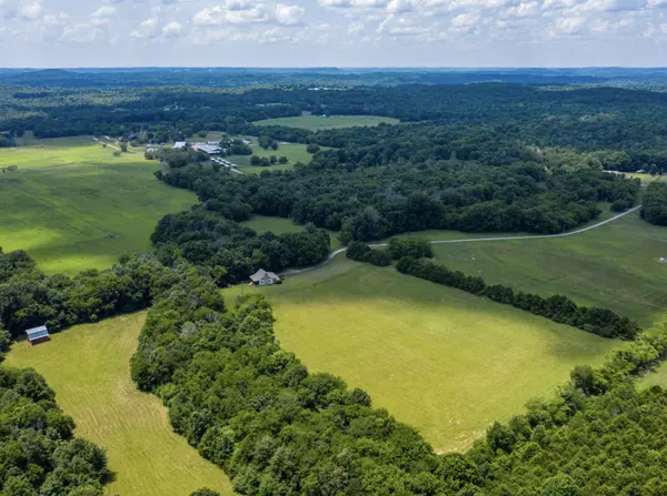 3008 Luke Moser Rd, Columbia, TN 38401