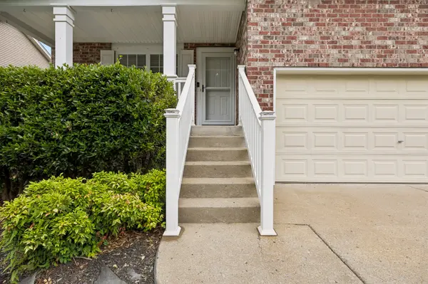 121 Cavalier Dr, Hendersonville, TN 37075