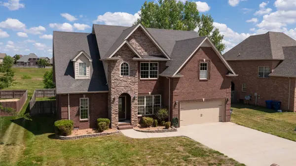 309 Retriever Ct, Clarksville, TN 37043