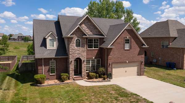 309 Retriever Ct, Clarksville, TN 37043