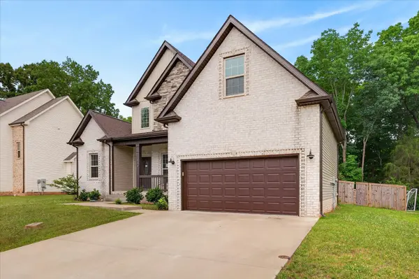 404 Glenstone Springs Dr, Clarksville, TN 37043