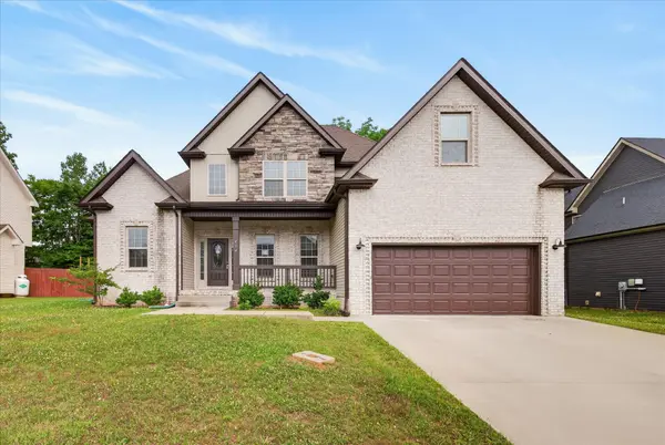 404 Glenstone Springs Dr, Clarksville, TN 37043