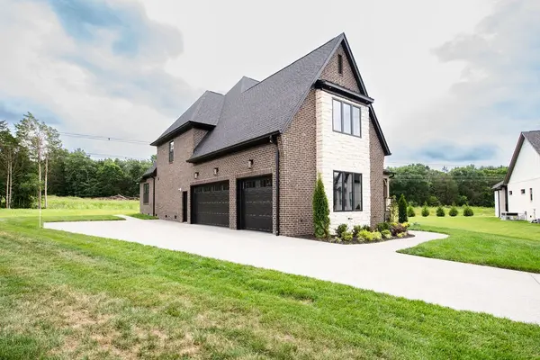2930 Carisbrooke Dr, Mount Juliet, TN 37122