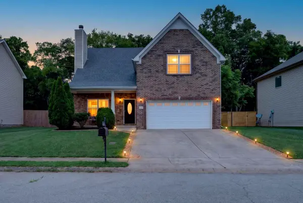 935 Cherry Blossom Ln, Clarksville, TN 37040