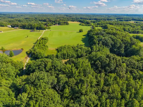 3 Poplar Ridge Rd, Chapmansboro, TN 37035
