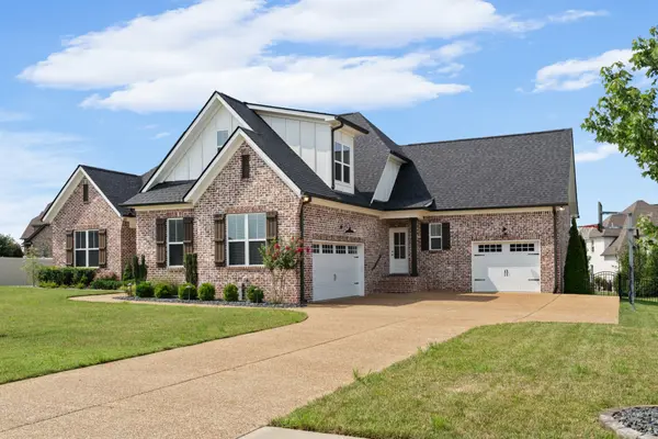 731 Farmington Dr, Lebanon, TN 37087