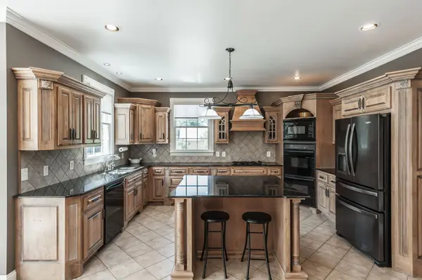 1820 Hygeia Rd, Greenbrier, TN 37073