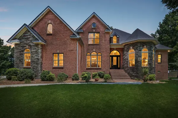 231 Point Dr, Belvidere, TN 37306