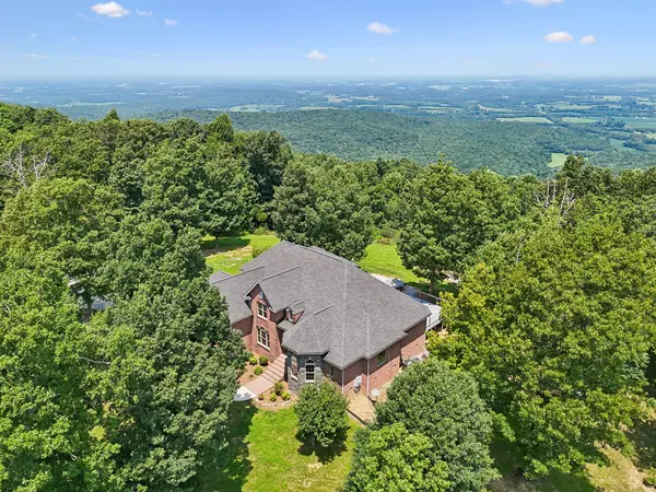 231 Point Dr, Belvidere, TN 37306