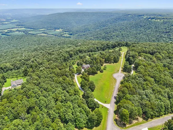 231 Point Dr, Belvidere, TN 37306
