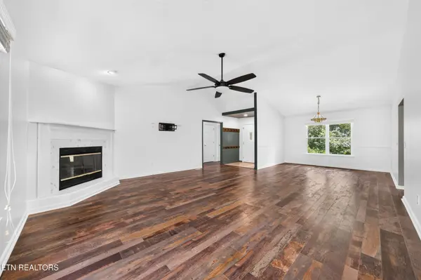 15 Ridge Crest Circle, Crossville, TN 38558