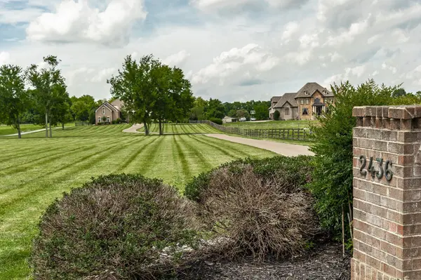 2436 Long Hollow Pike, Hendersonville, TN 37075