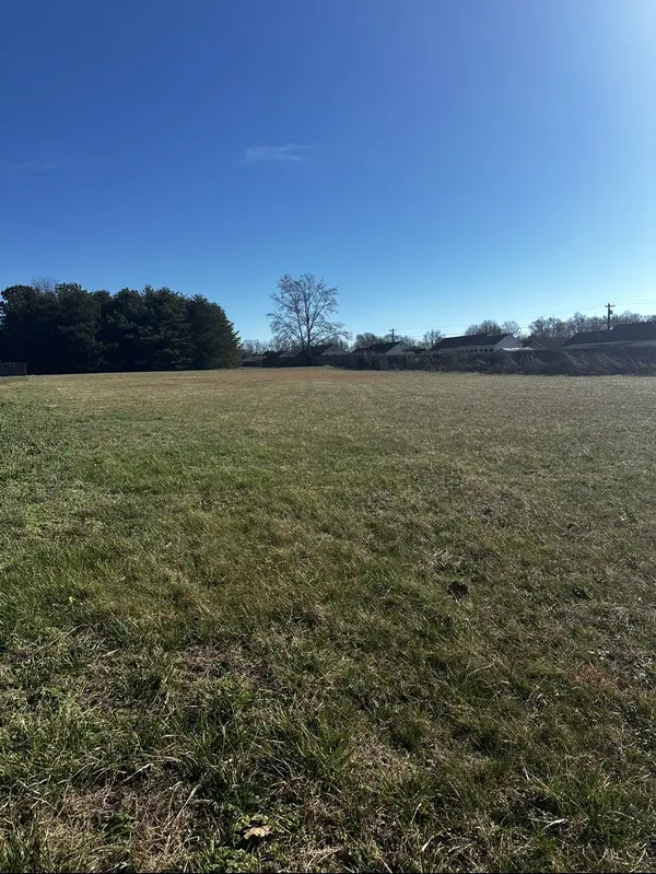 3138 Christmasville Rd, Jackson, TN 38305