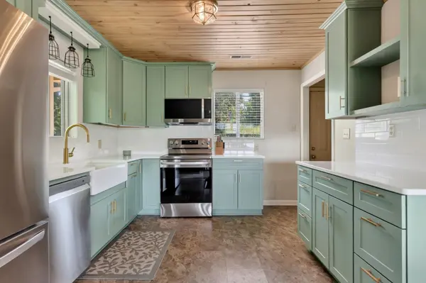 258 Captains Point Rd, Silver Point, TN 38582