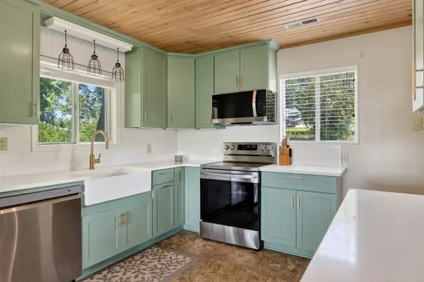 258 Captains Point Rd, Silver Point, TN 38582