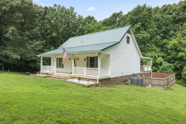 207 Robinson Dr, Dickson, TN 37055