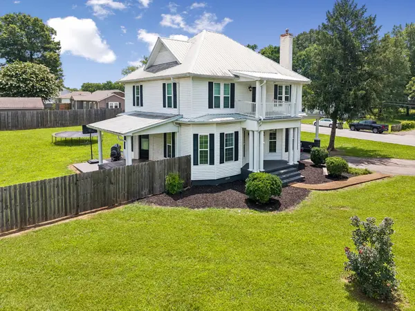 106 Lafayette Ave, Lawrenceburg, TN 38464
