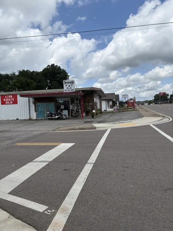 301 N Locust Ave, Lawrenceburg, TN 38464