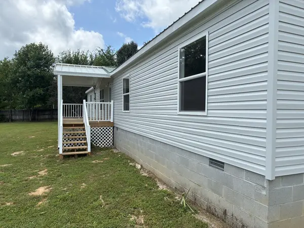 11 Sunrise Dr, Lawrenceburg, TN 38464