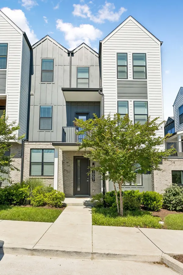 1007 44th Ave #N, Nashville, TN 37209