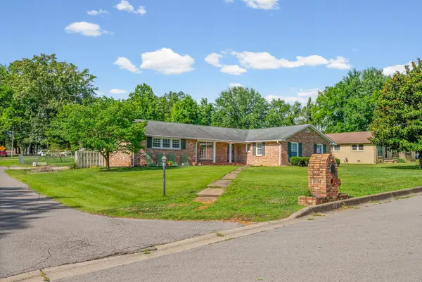 2154 N Meadow Dr, Clarksville, TN 37043