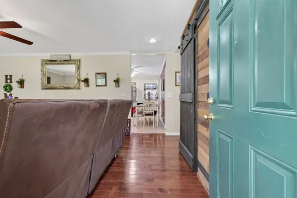 313 Valley View Rd, Dover, TN 37058