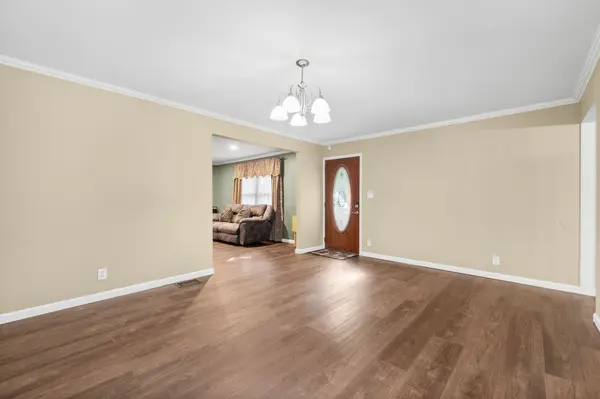 1890 Garwood Dr, Clarksville, TN 37040