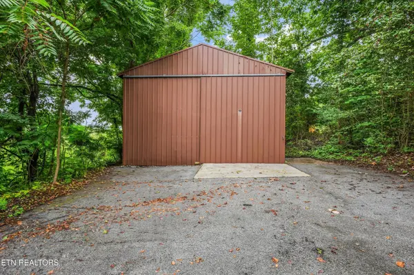 285 Vanover Lane, Jacksboro, TN 37757