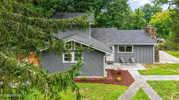 285 Vanover Lane, Jacksboro, TN 37757