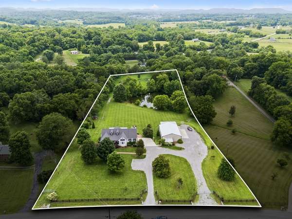 6429 Trails End Rd, College Grove, TN 37046