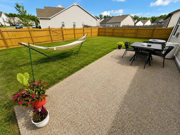 131 Crabourne Dr, White House, TN 37188