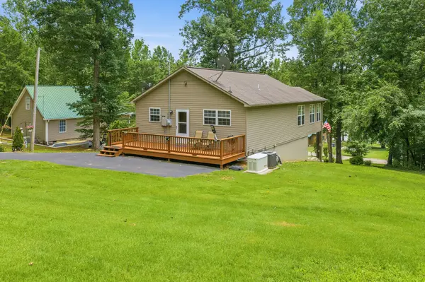300 Featherfoot Parkway Loop, Parsons, TN 38363