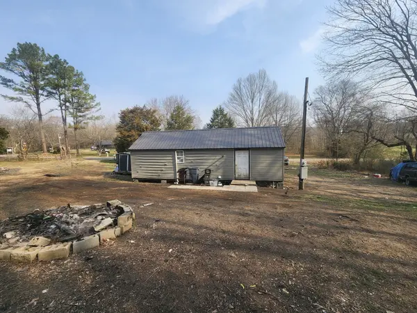 1200 Bloom Landing Rd, Charlotte, TN 37036
