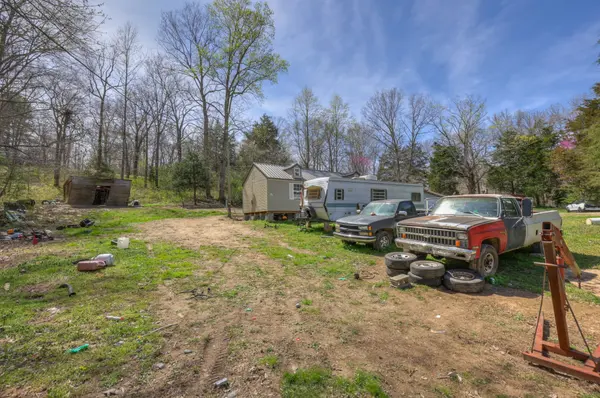 1200 Bloom Landing Rd, Charlotte, TN 37036