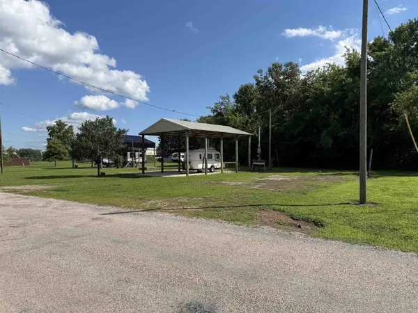 3045 CATFISH LN, Crump, TN 38327