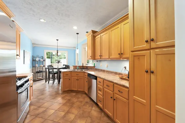 87 Lennox Village Dr, Jackson, TN 38305