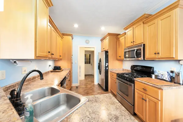 87 Lennox Village Dr, Jackson, TN 38305