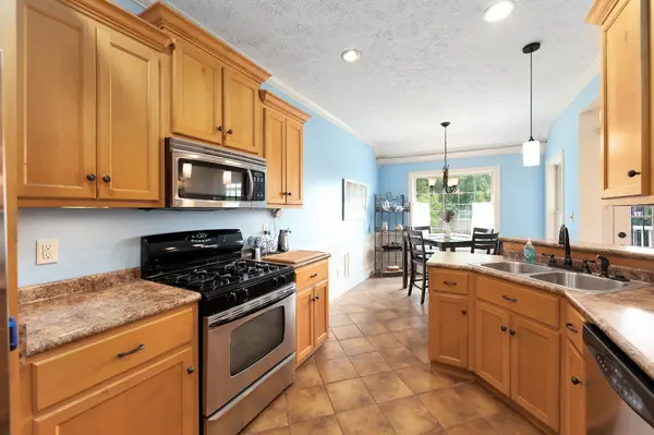 87 Lennox Village Dr, Jackson, TN 38305