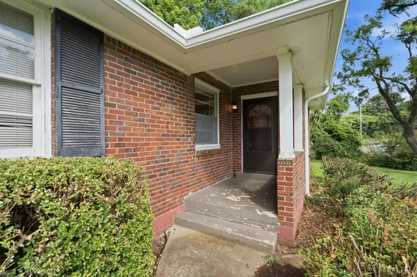5101 Regent Dr, Nashville, TN 37220