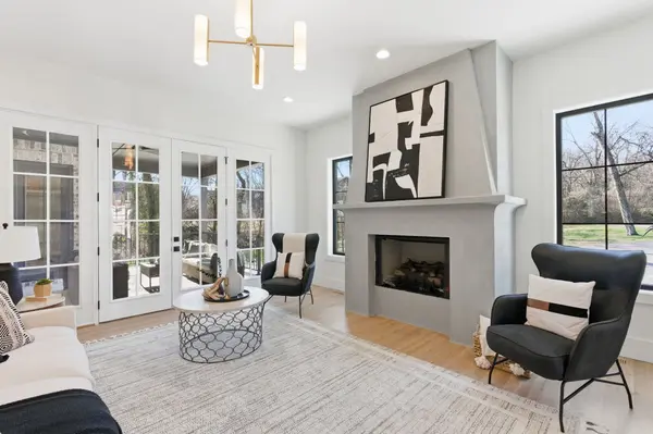 1525 Graybar Ln, Nashville, TN 37215