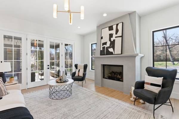 1525 Graybar Ln, Nashville, TN 37215